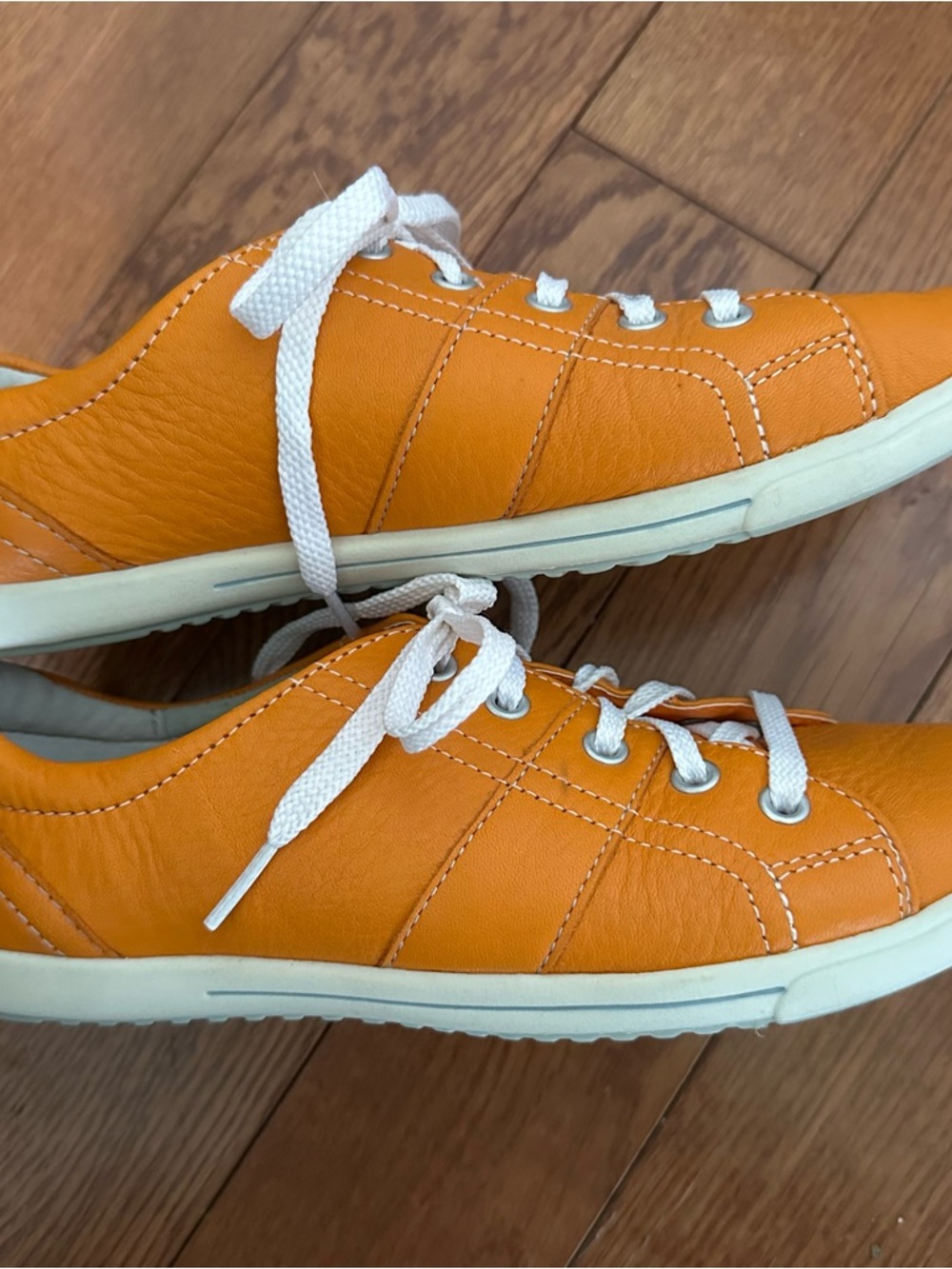 Lands’ End Leather Sneakers 7.5 - Picture 3 of 7